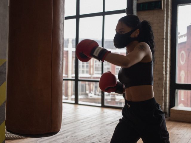 Gants Muay Thai pour sac ou pour clinch : comment choisir